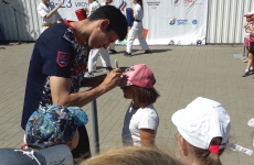 Олимпийский призёр Алексей Денисенко провёл зарядку для юных батайчан